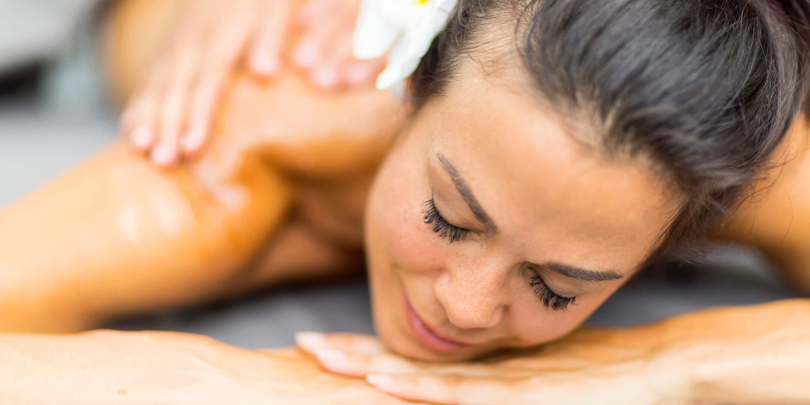 Serenity_Room_Woman_Front_Massage_In-Room_RGB